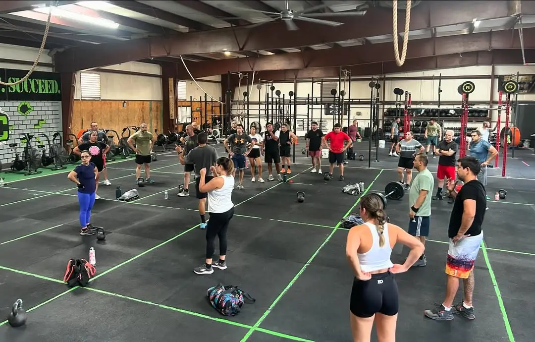 A full Toxic Fitness class training together on the gym floor